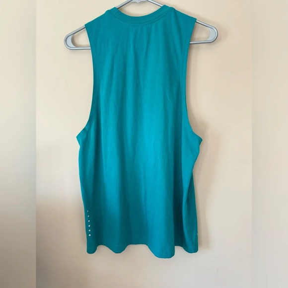 Nike Drifit Woman’s tank - medium - Picture 3 of 5